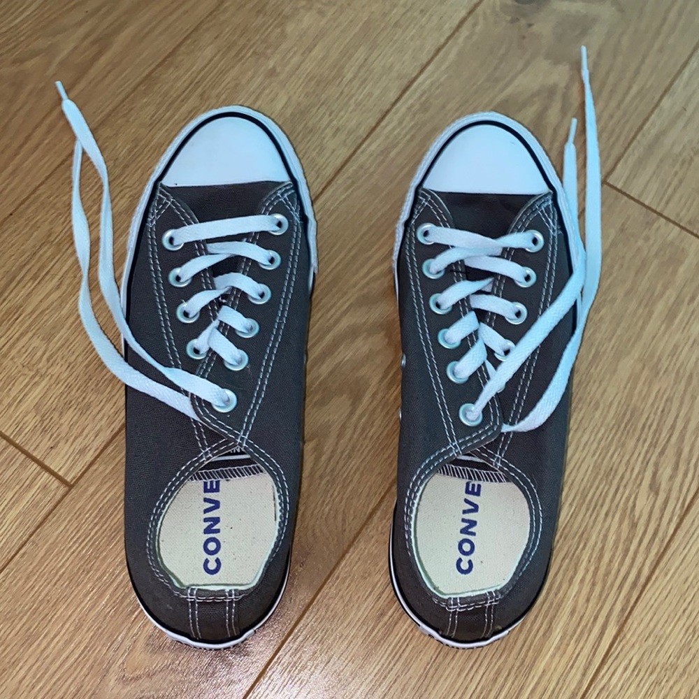 Grey Low top Converse (Unisex)